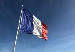 Drapeau de la France symbolisant les relations diplomatiques franco-algériennes
