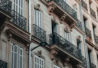 Immeuble résidentiel français — APL, prêt immobilier et prix du gaz en juillet 2026