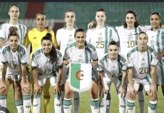 Les joueuses de l'équipe nationale algérienne féminine célèbrent leur qualification historique