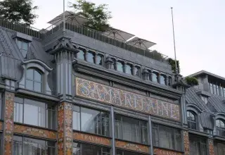 Façade Art déco d'un grand magasin parisien (La Samaritaine, image d'illustration)