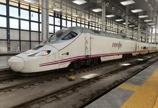 Train à grande vitesse Renfe en gare de Cadix, Andalousie, Espagne