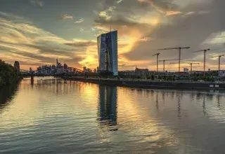 Immeuble de la Banque centrale européenne à Francfort au coucher du soleil