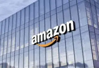 Amazon explique ouvertement que l'intelligence artificielle va permettre de réduire ses effectifs. La généralisation de ces nouveaux outils automatisés rend certains rôles superflus.