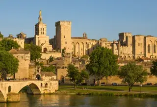 Dès les années 1960, des travailleurs originaires d’Algérie et du Maroc s’installent dans les quartiers de Monclar, de Saint-Chamand et du Rocade Sud