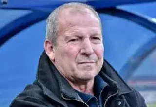 Rolland Courbis, figure du foot français et ancien entraîneur de l’OM, est mort à 72 ans. Un hommage à un homme passionné, libre et inoubliable.