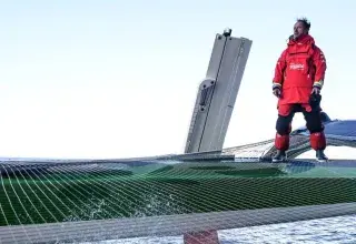 En 40 jours, 10 heures et 45 minutes, Thomas Coville et son équipage battent le record absolu du tour du monde à la voile.