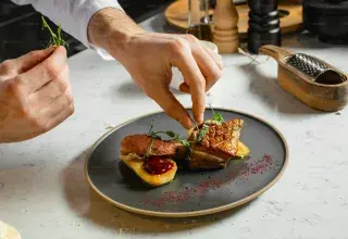 En cette ultime journée, l’effervescence ne faiblit pas dans les cuisines des établissements participants