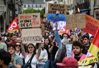Le Rassemblement national, autrefois cantonné aux marges, se retrouve aujourd’hui dans une position qui le rapproche, scrutin après scrutin, du pouvoir