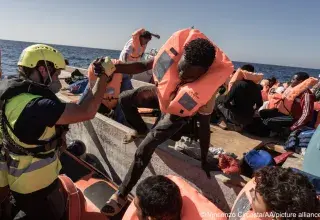 En Méditerranée, les naufrages se multiplient. L’Europe ferme ses frontières, mais les politiques migratoires ne produisent que drames humains et profits pour les passeurs.