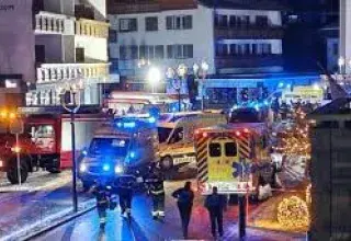 À Crans‑Montana, après l’incendie du Nouvel An qui a fait 40 morts et plus de 100 blessés, la Suisse vit l’un de ses pires drames. Les familles attendent toujours des nouvelles