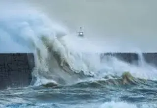 La tempête Goretti frappe l’ouest de la France avec des vents jusqu’à 160 km/h, plaçant la Manche en vigilance rouge et provoquant d’importantes perturbations