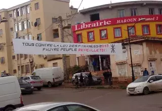 La gréve nationale des commerçants devait répondre à protester contre l'augmentation des prix induite par le relèvement des taxes introduite par la Loi de Finances pour 2017 La gréve nationale des commerçants devait répondre à protester contre l'augmentation des prix induite par le relèvement des taxes introduite par la Loi de Finances pour 2017