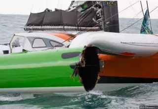 Avarie du Sodebo Ultim' de Thomas Coville sur la Route du Rhum 2014. © A. Courcoux