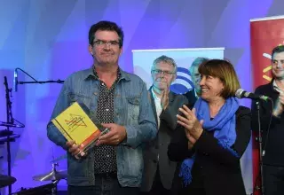 Jean-Hervé Michel, gérant de Nueva Onda, au côté de Josianne Colerais, vice-présidente de la Région Languedoc-Roussillon déléguée à la Culture.