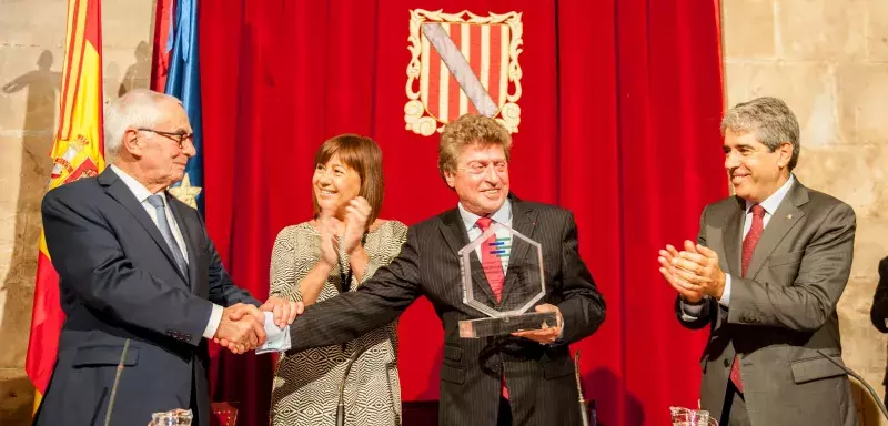 Président de la Région Languedoc-Roussillon, Damien Alary a succédé à Francina Armengol, la présidente du Gouvernement des îles Baléares, à la tête de l'Eurorégion Pyrénées-Méditerranée.