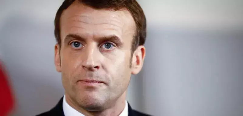 Plutôt que de réclamer un cessez-le-feu immédiat, d’œuvrer pour l’ouverture de négociations dans l’intérêt des otages détenus par le Hamas, Emmanuel Macron se positionne en va-t-en-guerre