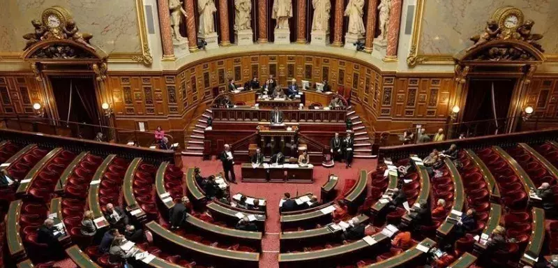 France : le sénat durcit des dispositions du projet de loi sur l’immigration, l’extrême-droite jubile