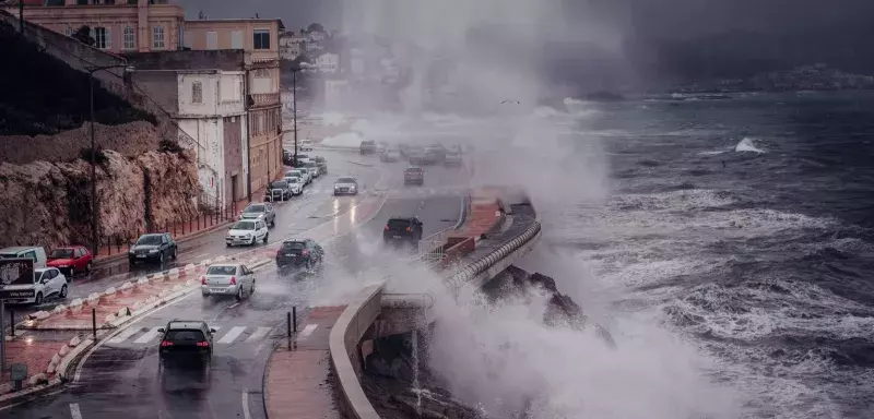 La tempête Ciaran déferle sur le quart nord-ouest de la France, « une bombe météorologique »