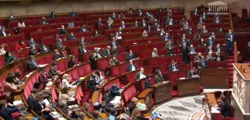 Le projet de loi en question a été approuvé par 147 voix contre 125 et deux abstentions, au terme d'une nouvelle lecture profondément modifiée la semaine dernière par la chambre haute, allant dans le sens souhaité par le gouvernement