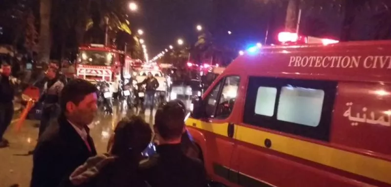 Le bus était stationné avenue Mohamed V, devant l’ancien siège du l’ancien siège du Rassemblement constitutionnel démocratique ( Frédéric Bobin @FrdricBobin)