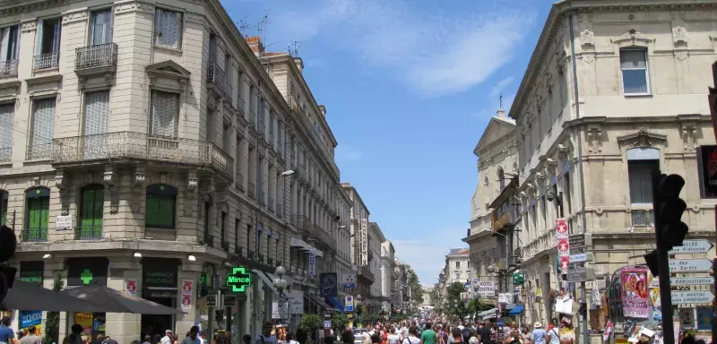 rues d'Avignon à l'heure du Festival... (DR)