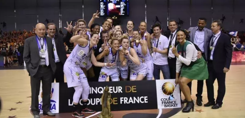 Après le sacre de Championnes de France décroché dans l'après-midi par les rugbywomen du MHR, les Gazelles du BLMA ont remporté hier soir leur 3 ème Coupe de France ! (DR)