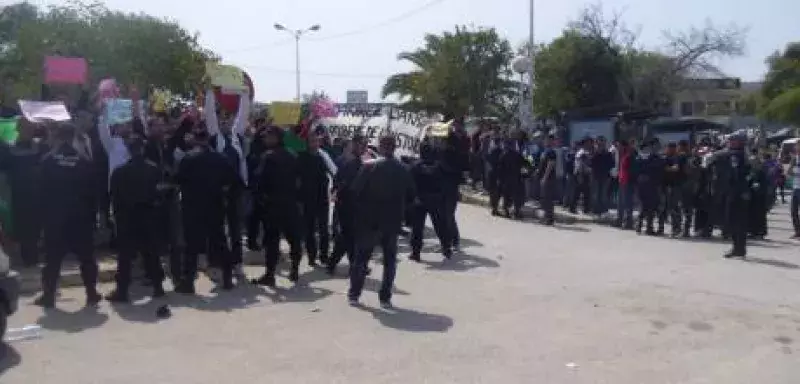 étudiants et chômeurs empêchés de marcher à Boumerdès... (Photo: El Watan)