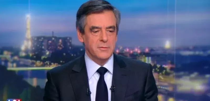 Venu s’expliquer sur le plateau de TF1 dès mercredi soir en assurant qu’il ne se présenterait pas à l’élection présidentielle s’il se trouvait mis en examen, François Fillon se trouve à nouveau les pieds pris dans le tapis. (Capture d'écran LCI)