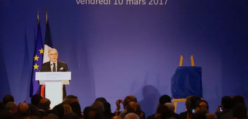 Le Premier Ministre Bernard Cazeneuve a fait preuve d’un humour retentissant devant 1300 personnes avec moult références à « l’héro du jour », Salvador Nuñez, chef d’orchestre de ce chantier auquel il a consacré 10 ans de sa vie pour Vinci Autoroutes. (Twitter/Bernard Cazeneuve)