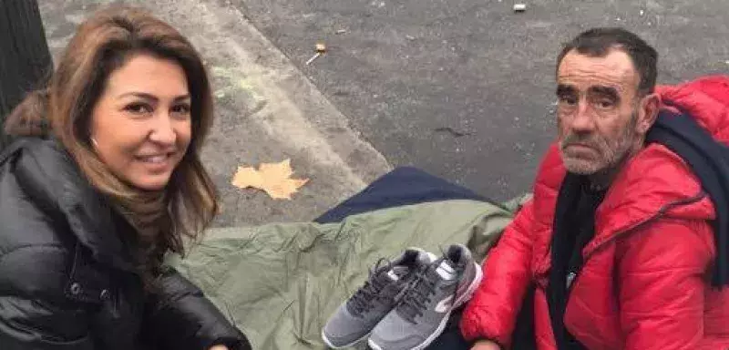 "Tout a commencé le jour où j'ai croisé sur ma route un sans-abri sans chaussures", raconte Fanny Masri qui a lancé le "Sneakers Of Hope Challenge" sur Facebook.