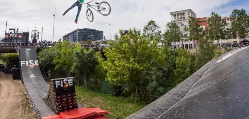 Le grand spectacle du FISE va commencer ! (© Guillaume Ducreux/C2X)