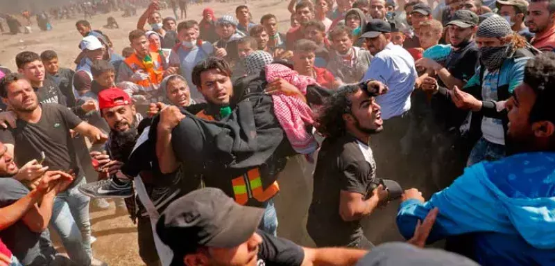Les manifestants Palestiniens exposés aux tirs des snipers israéliens... (DR)