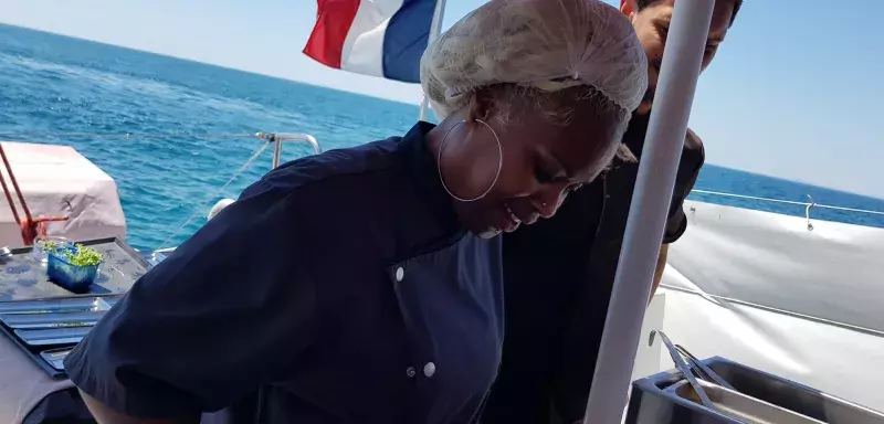 Et la gagnante  est... Leila Lucilius ! Respect également à Chouki Benkessiouer qui n'a pas démérité, loin de là, à bord du Catamaran Lucile !