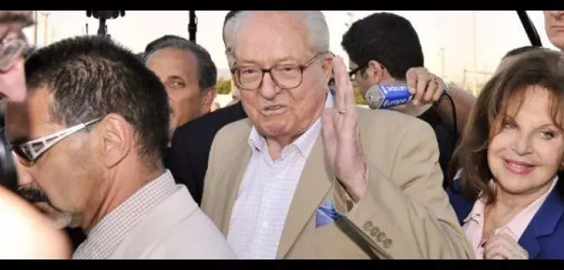 Jean-Marie Le Pen à son arrivée en Tunisie (DR)