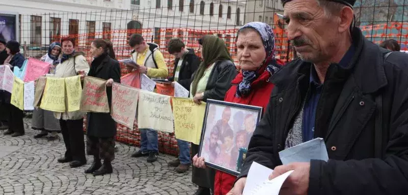 Brko manifestant avec des Mères de Srebrenica