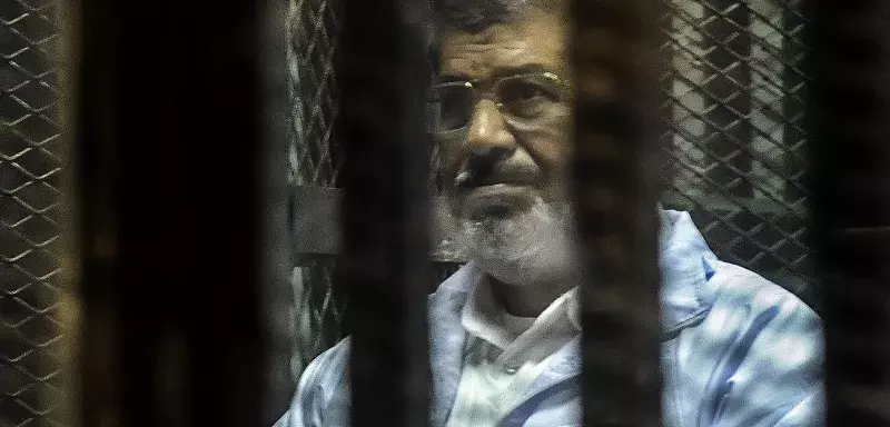 L'ex-président Mohamed Morsi en détention... (DR)