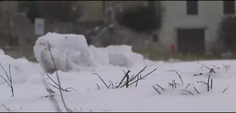 La perturbation neigeuse qui a touché la vallée du Rhône et le Gard Rhodanien ce mercredi 25 janvier 2017 s'est évacuée en laissant une couche de neige de quelques centimètres sur Bagnol-sur-Cèze et Pont-Saint-Esprit, mais l'épisode neigeux n'est pas terminé pour autant. (© TVSUD)