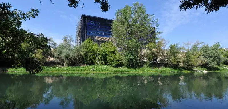 Le nouvel hôtel de Ville est signé Jean Nouvel et François Fontès.