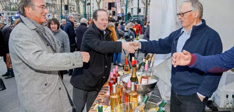 François Commeinhes et Yves Michel, ravis, comme les producteurs de Thau Agglo, par le grand succès de l'Oursinade 2016. 