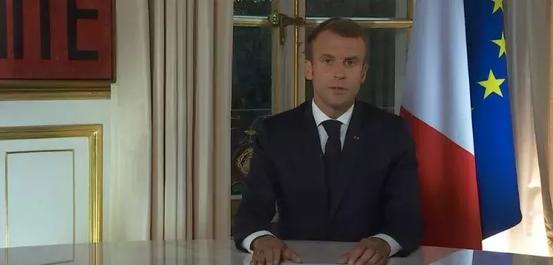 Emmanuel Macron a voulu tenter d’inverser la tendance sondagière, changer son image.