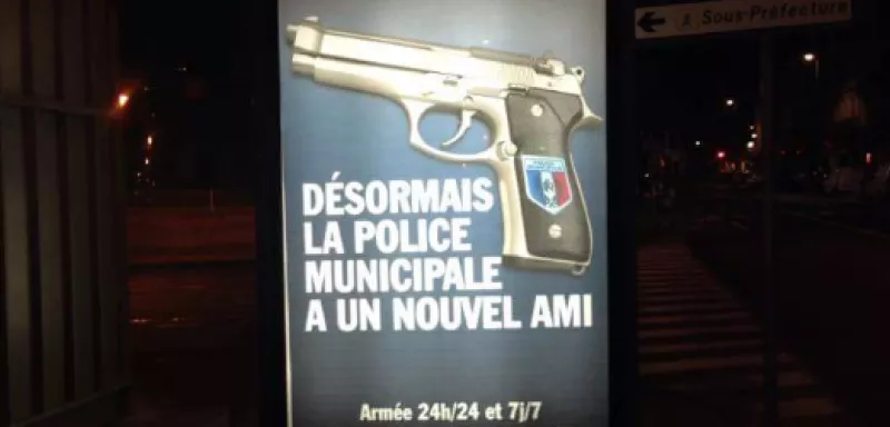Reste à savoir si ce revolver a un compte Facebook résidant dans la cité biterroise... (Anthony Plagnes Payà/Twitter)