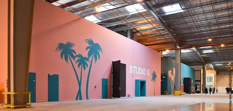 D'une surface totale de 16 000m², les locaux inaugurés à Vendargues, près de Montpellier, abriteront plusieurs studios de tournage, ainsi qu'un outil de production innovant et moderne unique en région Occitanie. (© Fabien Malot)