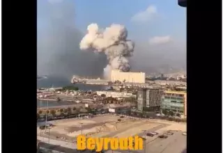 Deux explosions impressionnantes ont secoué la capitale du Liban ce mardi. Le bilan humain pourrait s’alourdir Deux explosions impressionnantes ont secoué la capitale du Liban ce mardi. Le bilan humain pourrait s’alourdir