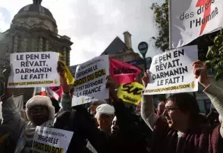 France: le Parlement adopte une loi immigration inspirée et soutenue par l’extrême-droite
