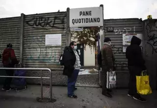 Les immigrés, les jeunes à la recherche d'un emploi et les foyers avec des personnes âgées de plus de 65 ans sont particulièrement touchés par cette pauvreté absolue.