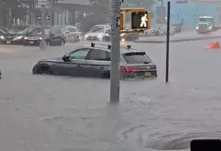 New York paralysée sous les eaux après des chutes de pluies record et des inondations spectaculaires