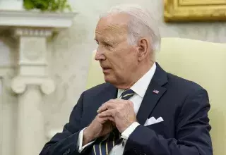 Le programme de la visite n'a pas été publié pour des raisons de sécurité, mais Biden n'arrive pas les mains vides, avec deux porte-avions et un groupe aéronaval déployés en Méditerranée