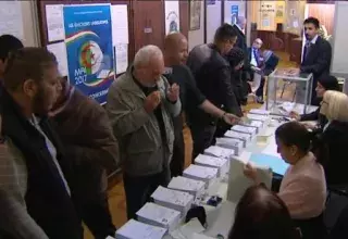 Les Algériens résidant à l'étranger ont commencé à voter le 29 avril pour choisir leurs huit députés... (France 3)