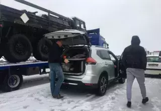 2000 personnes sont bloquées sur l'A9 et l'A75 depuis bientôt 24h dans des conitions extrêmement difficile et les nerfs sont à vifs. (Photo Anthony Jammot/Twitter)