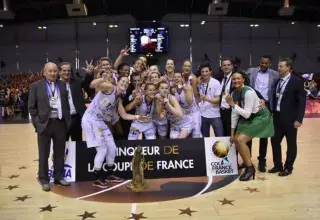 Après le sacre de Championnes de France décroché dans l'après-midi par les rugbywomen du MHR, les Gazelles du BLMA ont remporté hier soir leur 3 ème Coupe de France ! (DR)